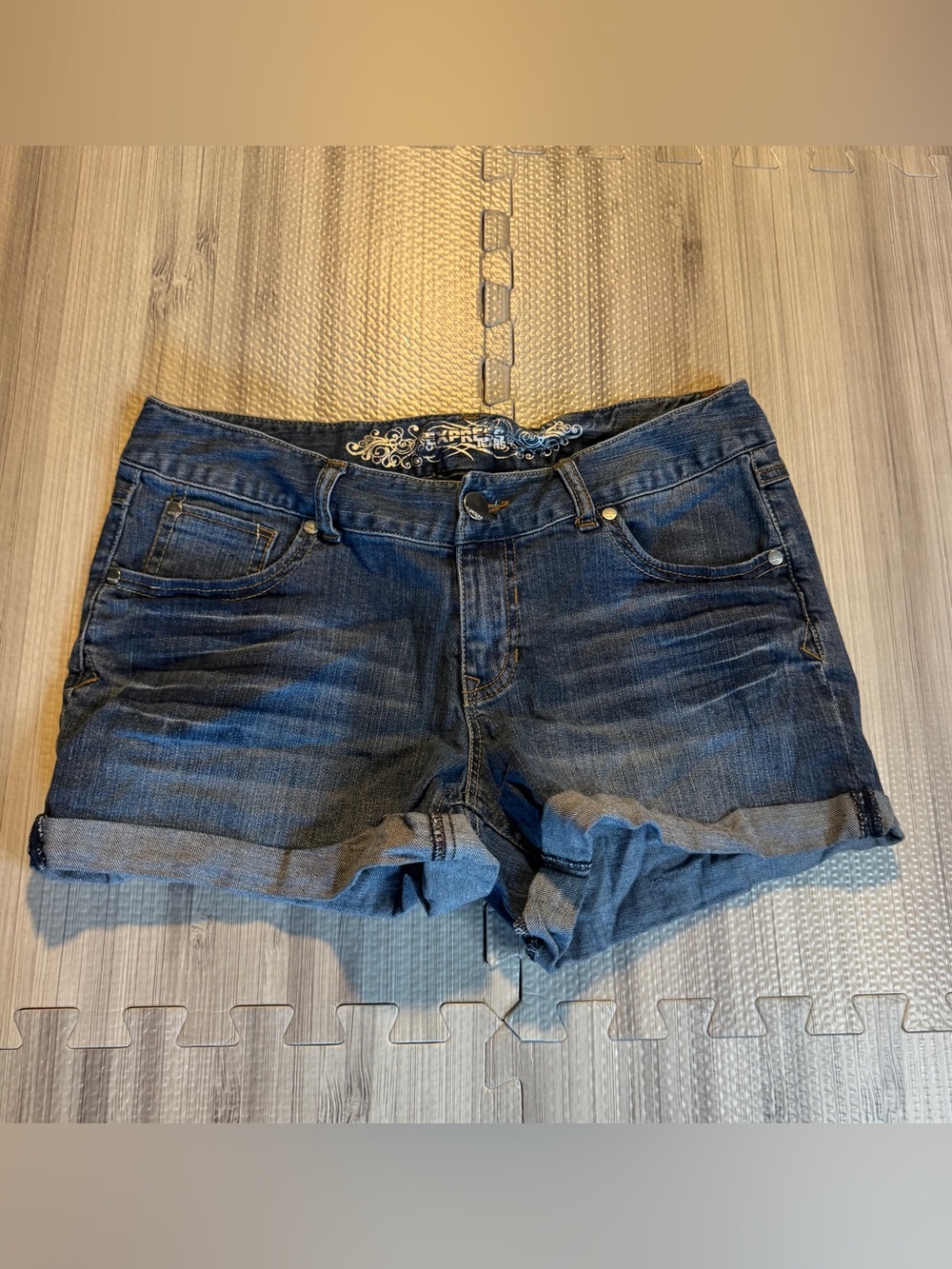 Express Women's Low Rise Cuffed Jean Shorts